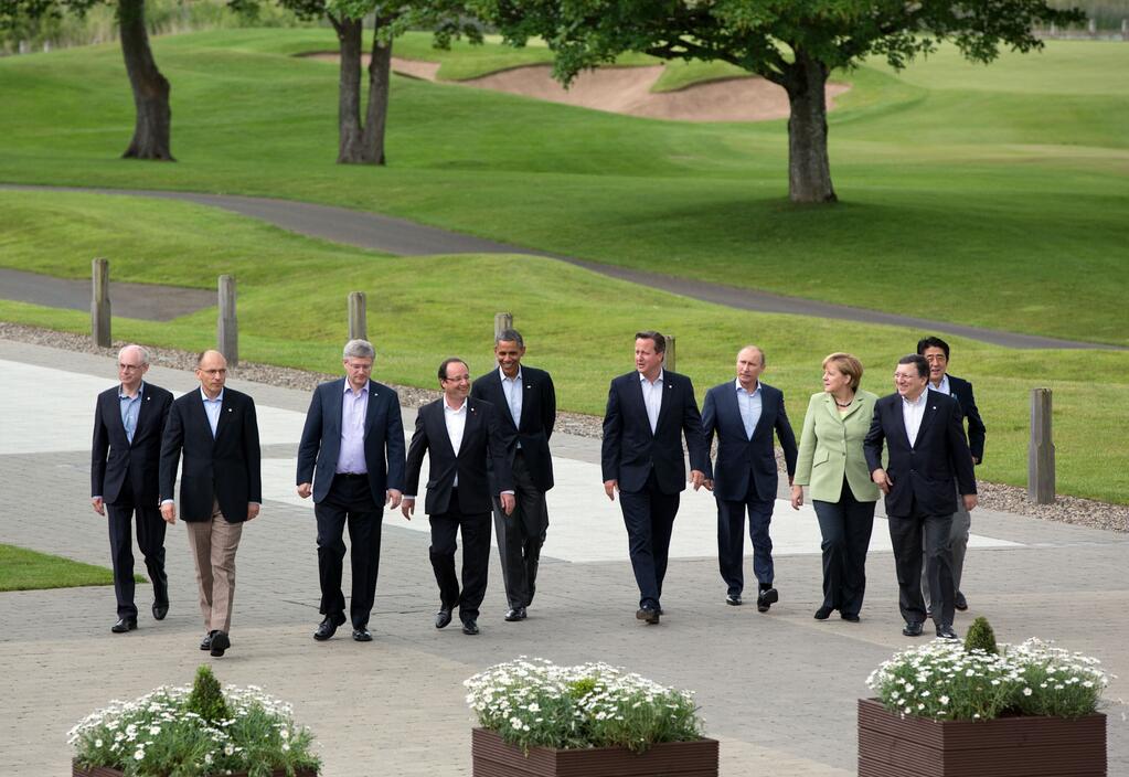 https://commons.wikimedia.org/wiki/File%3ATen_leaders_at_G8_summit%2C_2013.jpg